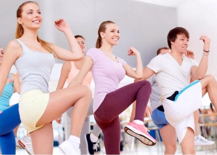 Lắc hông giúp làm săn chắc vòng eo