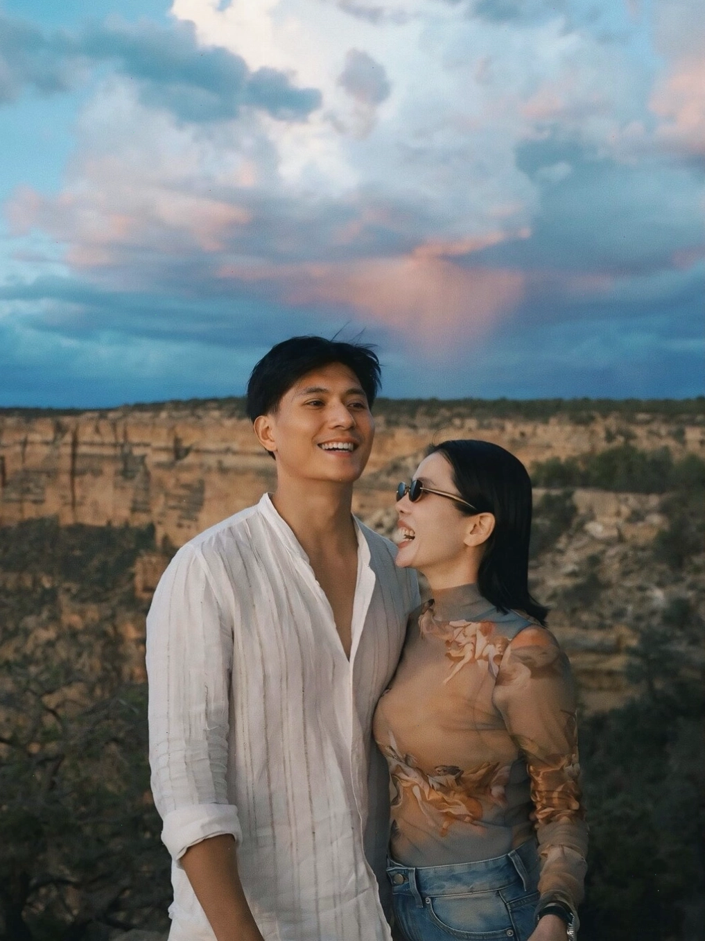 Lâm Bảo Châu tình tứ bên Lệ Quyên tại Grand Canyon