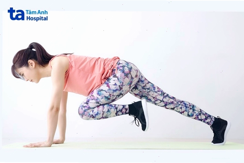 Leo núi (Mountain Climbers) kích hoạt cơ toàn thân và đốt mỡ
