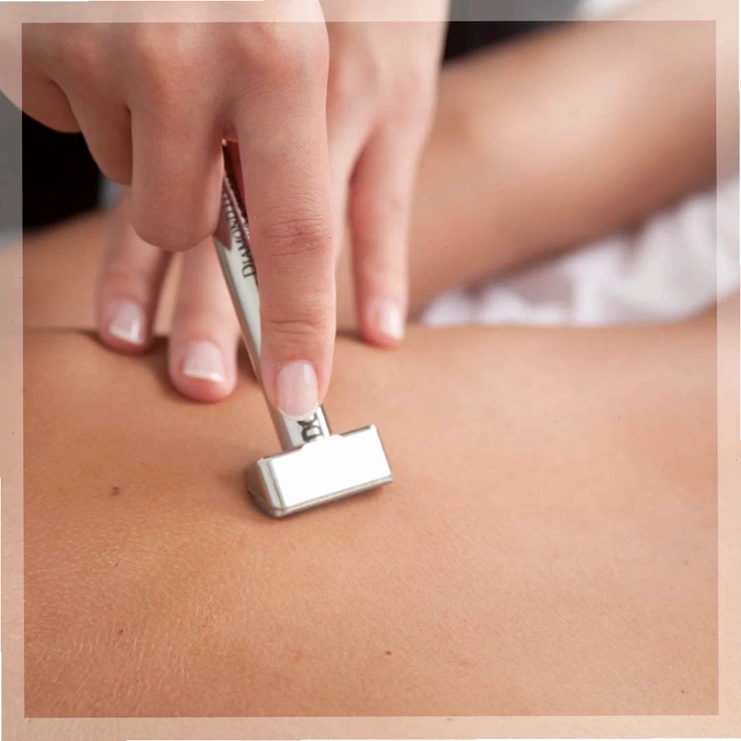 Liệu pháp Full-Body Microdermabrasion loại bỏ tế bào chết và tái tạo bề mặt da