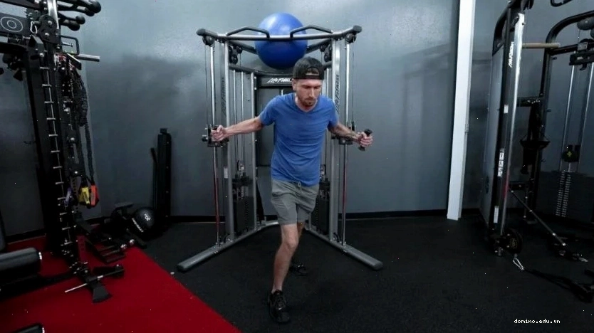 Life Fitness Functional Trainer G7 Sam pulling