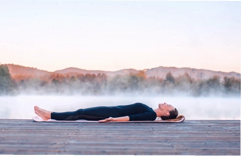 Lợi ích bất ngờ của tư thế yoga nằm yên 10 phút