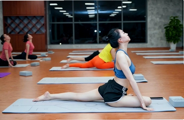 Lợi ích của tư thế rắn hổ mang đối với sức khỏe cột sống