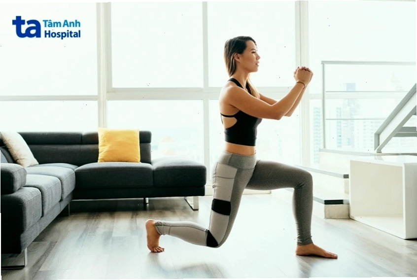 Lunge tác động mông đùi bụng