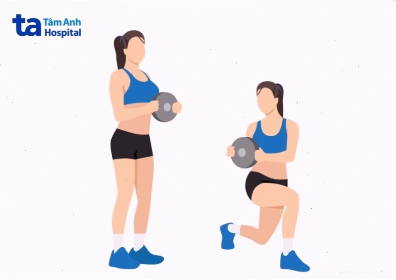 Lunge twist với tạ đơn giúp tăng cường sức mạnh cơ bụng