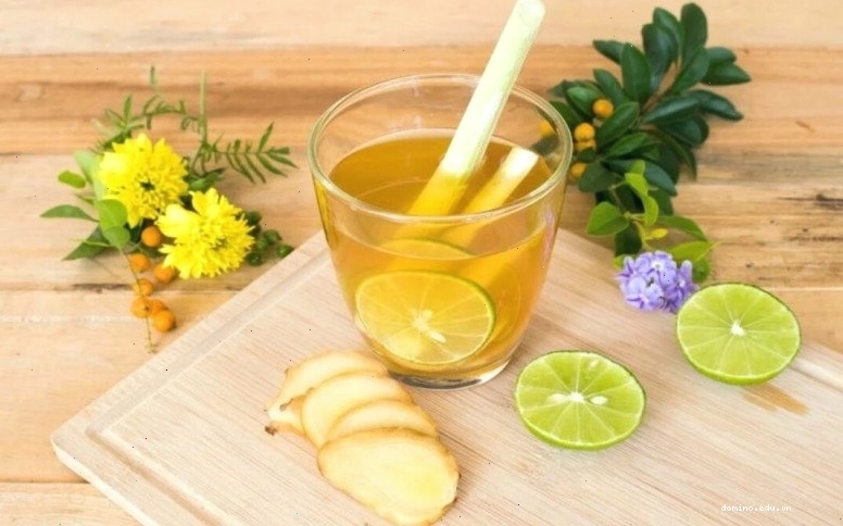 Ly nước chanh mật ong ấm áp