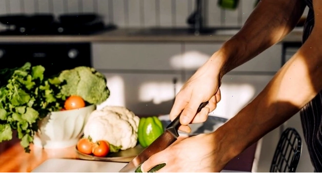 Ly sữa bột giảm cân Herbalife pha sẵn cùng trái cây