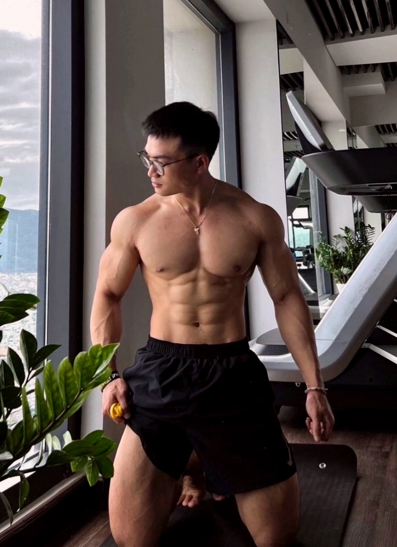 Mark Wahlberg duy trì body săn chắc ở tuổi 46