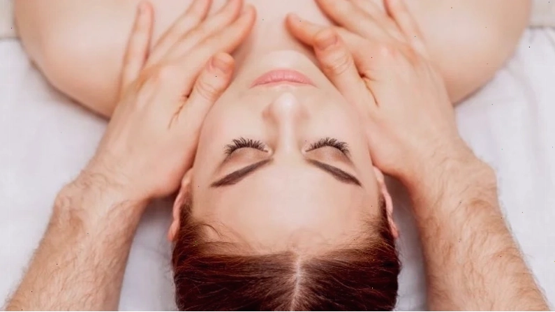 Massage ngực nhẹ nhàng giúp tăng kích thước vòng 1 theo phương pháp Nhật Bản