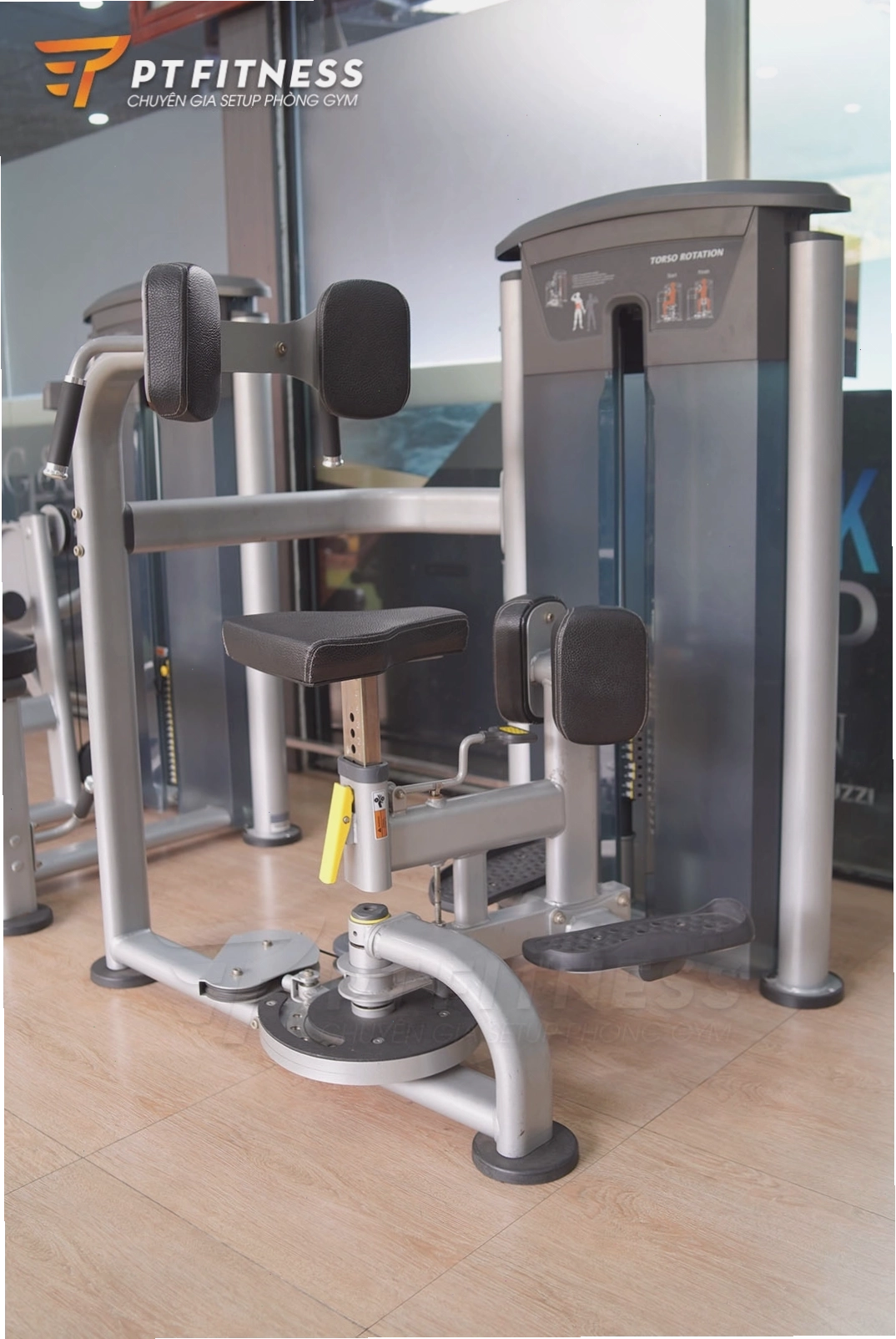 Máy tập cơ bụng tan mỡ Impulse IT9518 đang hoạt động tại phòng gym