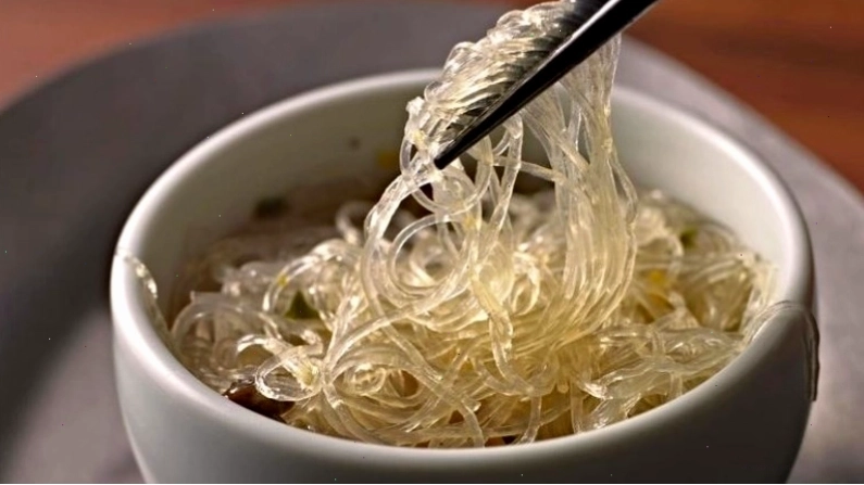 Miến là thực phẩm dạng sợi khô được làm từ nhiều nguyên liệu khác nhau