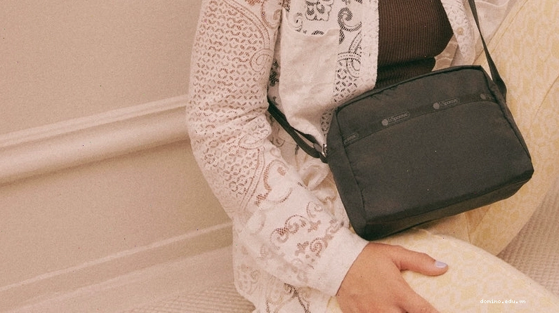 Mini crossbody bag kiểu dáng sang trọng cho buổi tiệc