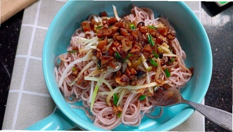 Món bún gạo lứt trộn chay thanh đạm, tốt cho sức khỏe