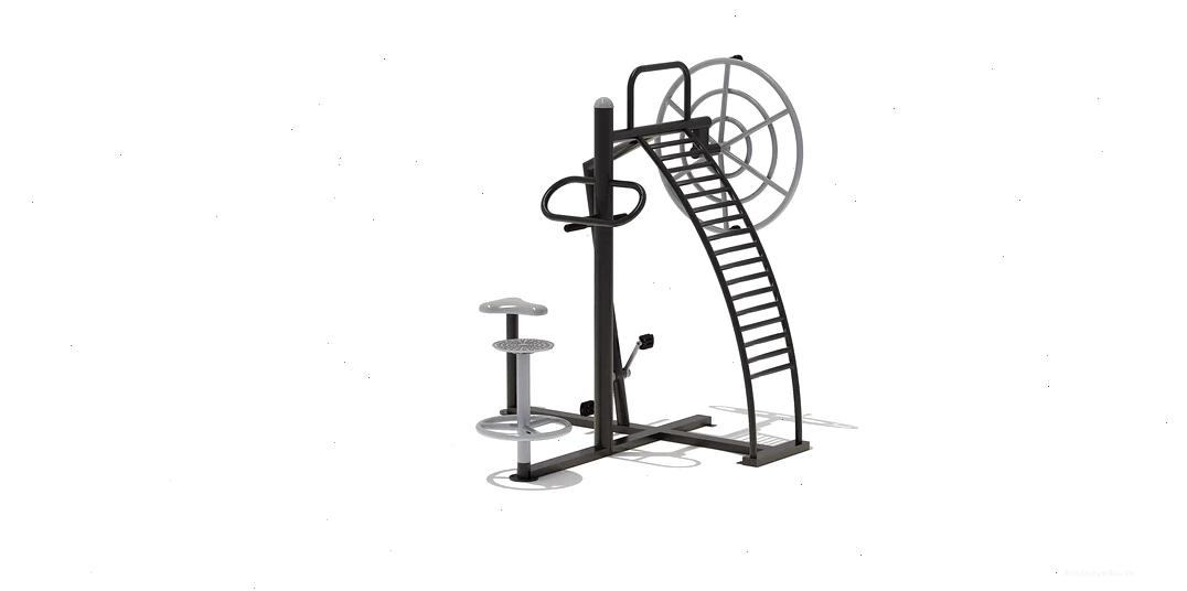 Một người đang tập luyện trên thiết bị xà kép ngoài trời
