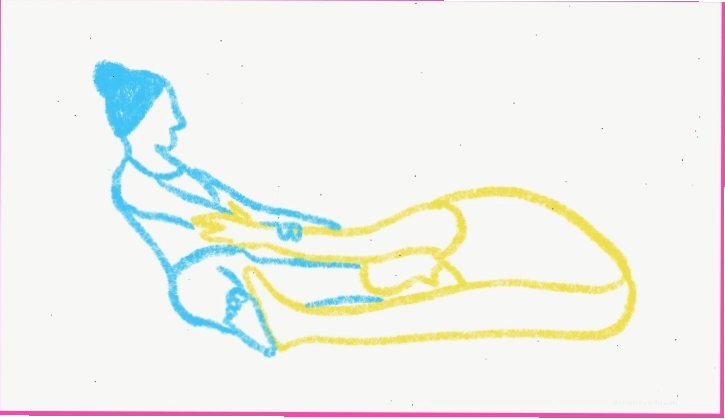 Một người ở tư thế Em bé, người kia thực hiện động tác massage và kéo giãn