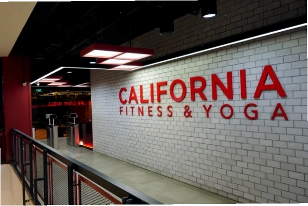 Một trung tâm California Fitness & Yoga nhìn từ bên ngoài