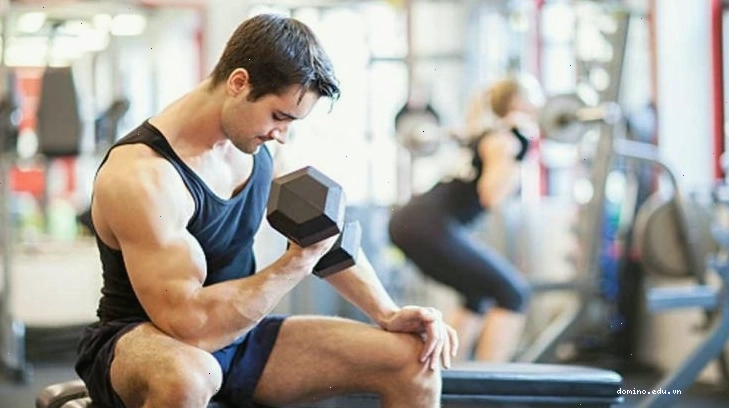 Nam giới tập thể dục để tăng cường sức khỏe tổng thể