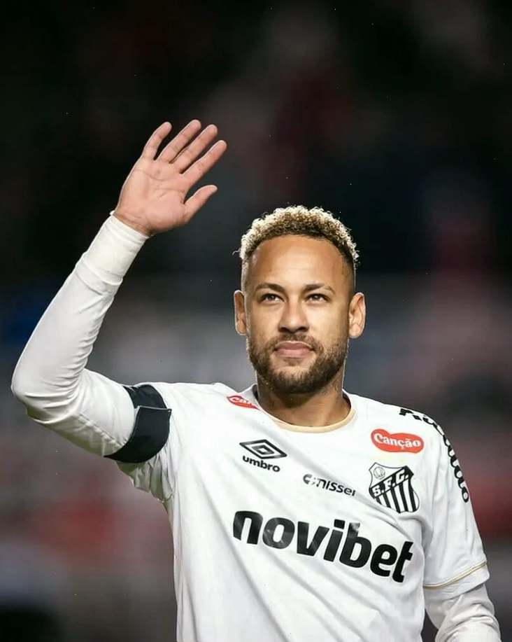 Neymar thực hiện các bài tập phục hồi chức năng