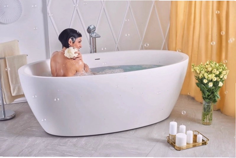 Ngâm mình trong nước ấm giúp thư giãn cơ bắp