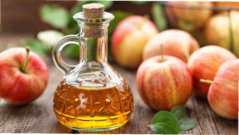 Nghiên cứu đã chỉ ra thêm 1 hoặc 2 muỗng canh giấm táo vào chế độ ăn uống của bạn có thể giúp giảm cân