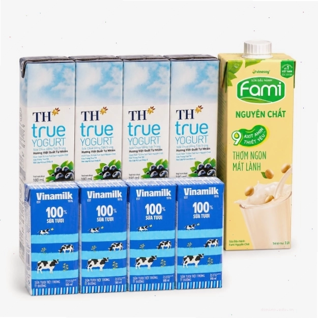 Người cao tuổi ngồi thiền và hít thở sâu
