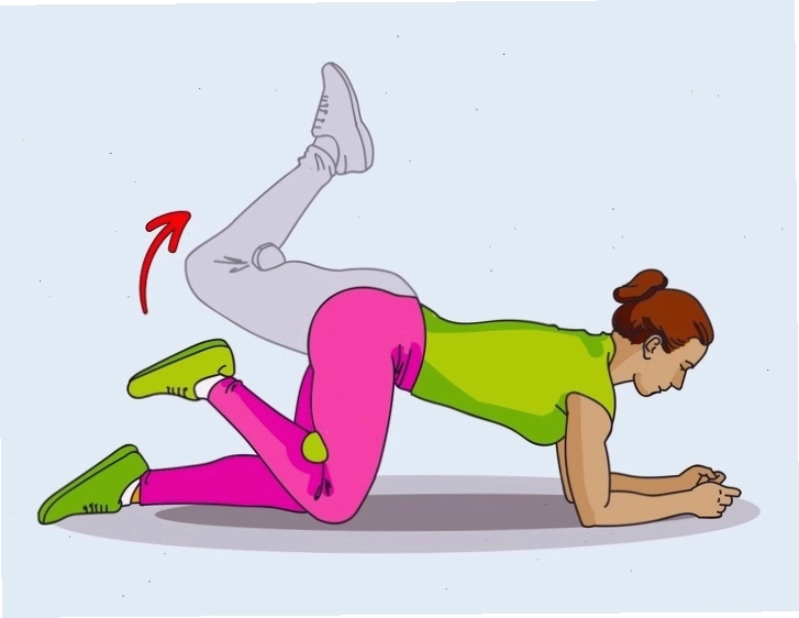 Người đàn ông thực hiện động tác bước lên hộp