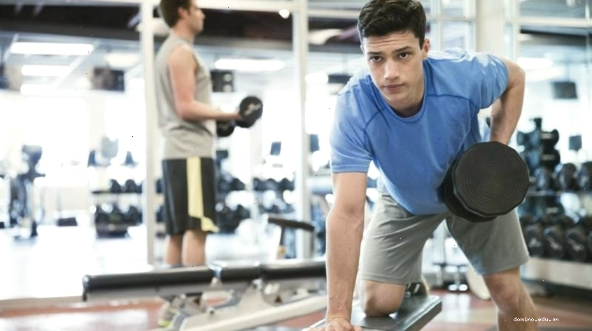 Người đang thực hiện bài Leg Press trong buổi tập phì đại cơ chân