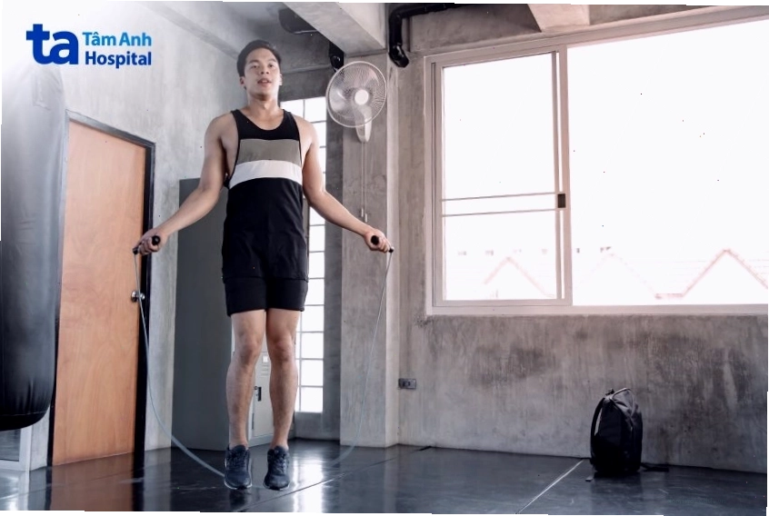 Người đang thực hiện các bài tập cardio cường độ cao