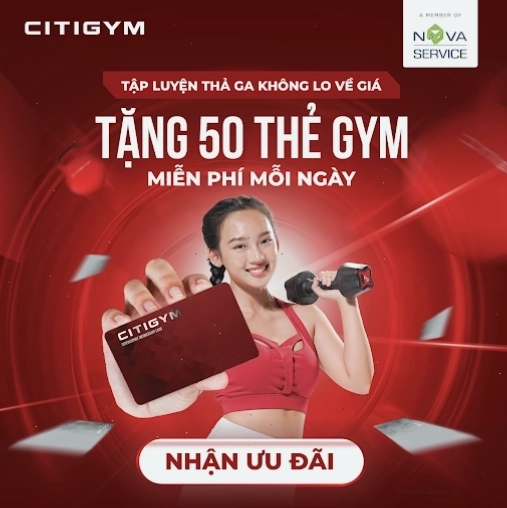Người đang tư vấn các gói tập tại quầy lễ tân CITIGYM