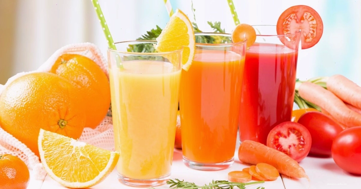 Người phụ nữ đang nhảy dây với dáng người thon gọn