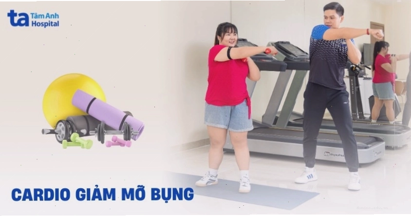 Người phụ nữ đang thực hiện bài tập cardio tại nhà