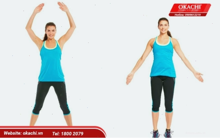 Người phụ nữ thực hiện bài chống đẩy tại nhà