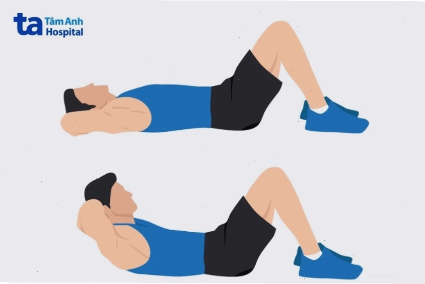 Người phụ nữ thực hiện bài tập gập bụng crunch