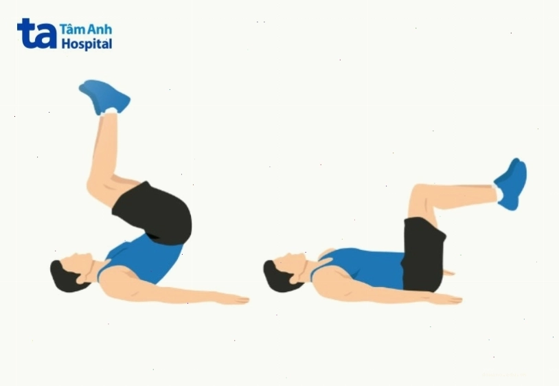 Người phụ nữ thực hiện bài tập gập bụng ngược reverse crunch