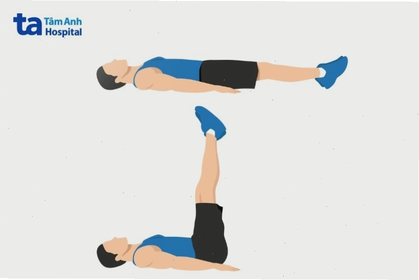 Người phụ nữ thực hiện bài tập nằm nâng chân