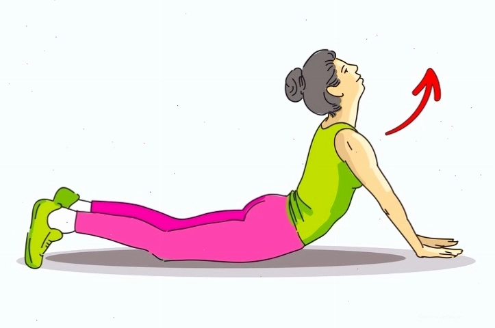 Người phụ nữ thực hiện động tác squat