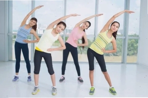 Người tập Aerobic với nụ cười rạng rỡ