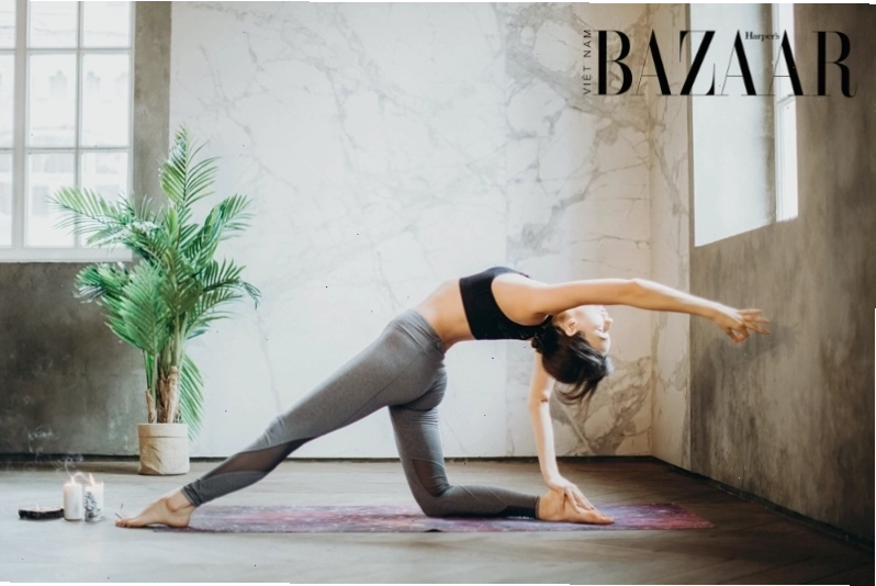 Người tập body balance hít thở sâu, thư giãn tinh thần