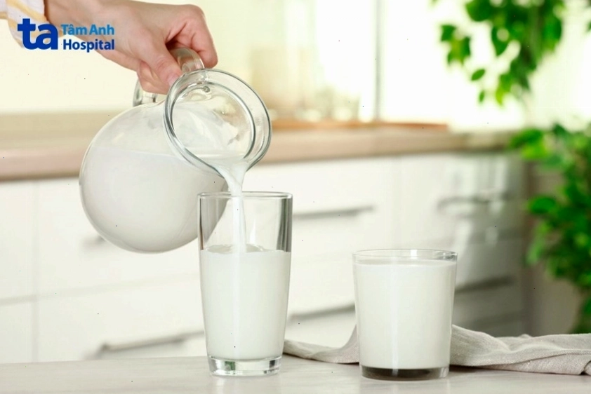 Người tập gym chọn sữa ít hoặc không béo để hỗ trợ giảm mỡ