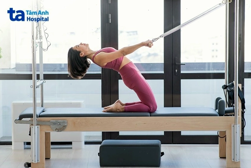 Người tập thực hiện bài Pilates