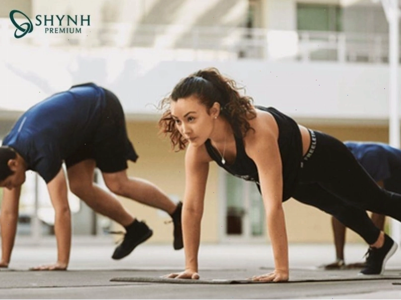 Người tập thực hiện bài tập Burpee giảm mỡ toàn thân