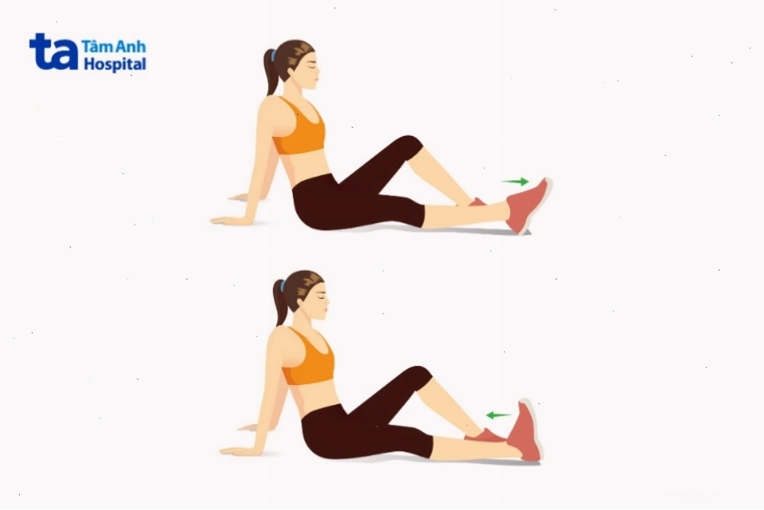 Người tập thực hiện bài tập kéo giãn cơ bắp chuối bằng cách bước lùi một chân.
