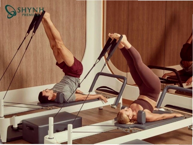 Người tập thực hiện bài tập Pilates