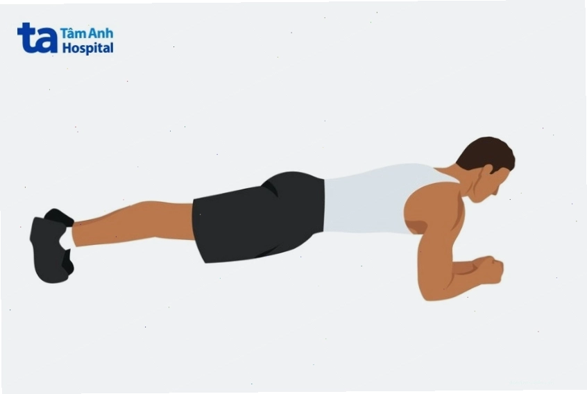 Người tập thực hiện bài tập plank cơ bản