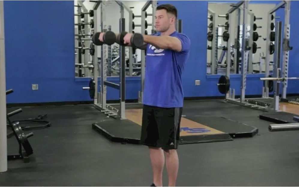 Người tập thực hiện bài tập Standing Dumbbell Front Raise