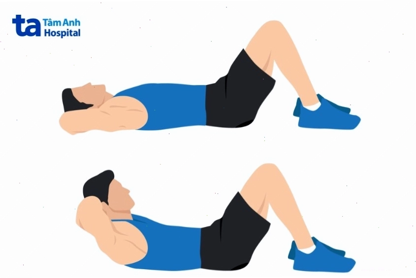 Người tập thực hiện động tác gập bụng (crunch) để giảm mỡ bụng