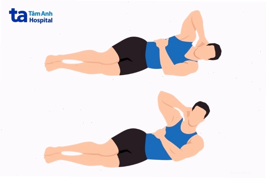 Người tập thực hiện động tác gập bụng nghiêng (side crunch)