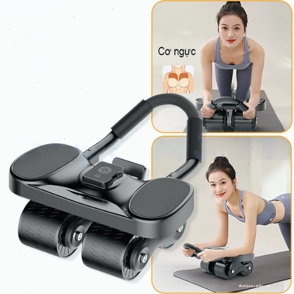 Người tập thực hiện động tác kéo con lăn tập bụng 4 bánh về