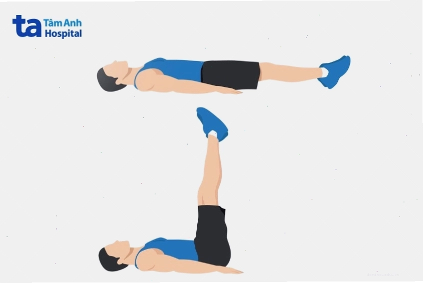 Người tập thực hiện động tác nằm nâng chân