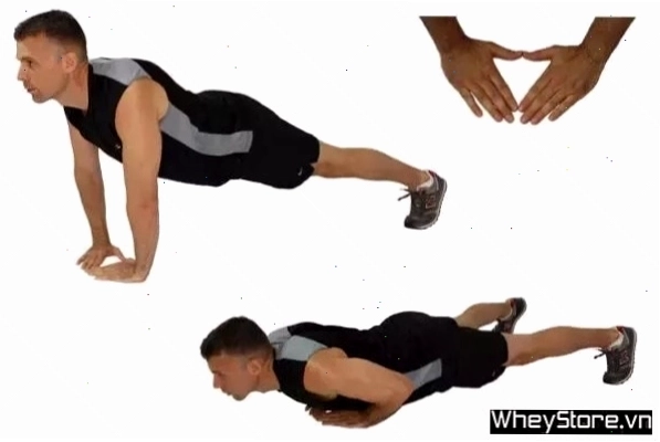 Người tập thực hiện Dumbbell Chest Fly